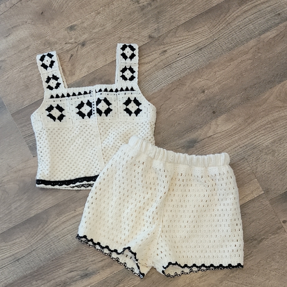 btween Black and White Crochet Set